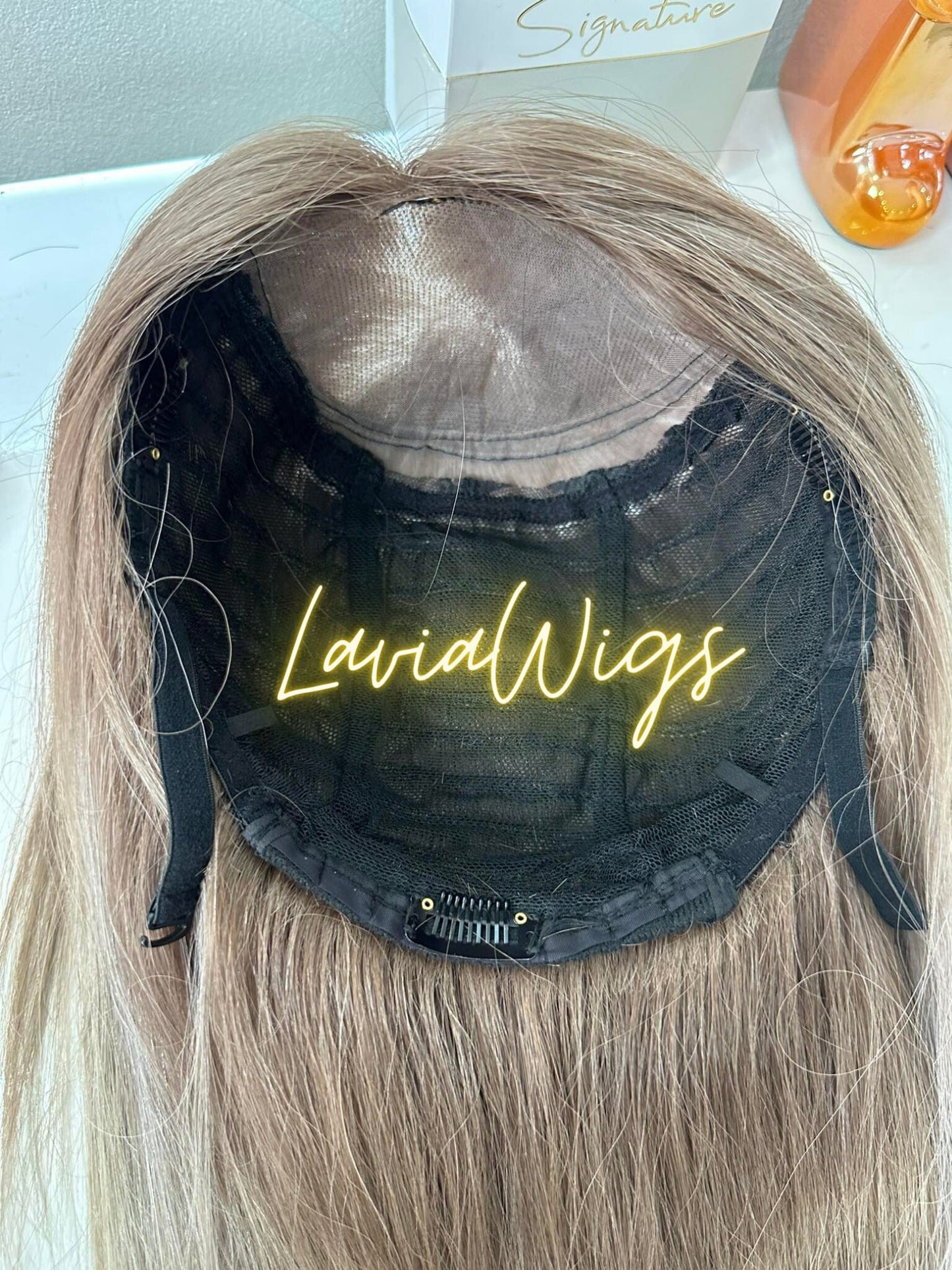 Lavia, trendy milk tea light brown blonde with highlight wig, 18 inches (45 cm) - 200% density, hand-tied monofilament cap