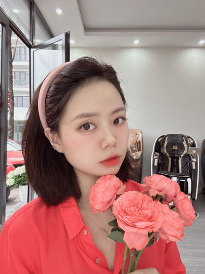 Lavia, Short natural black hair wig, 3D realistic skin silk base hand-tied monofilament cap