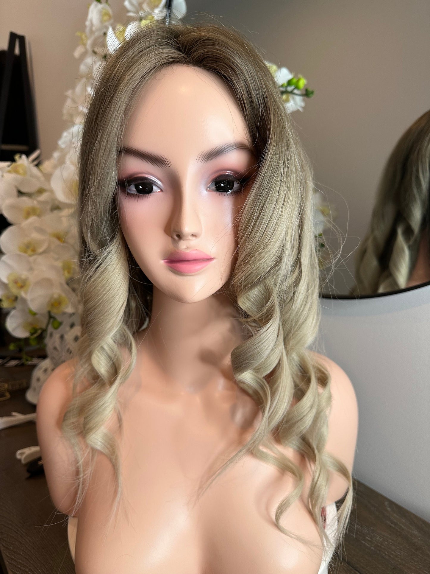 Lavia, Ombre Milk tea blonde wig - 22 inches (55 cm) - 200% density, hand-tied monofilament cap