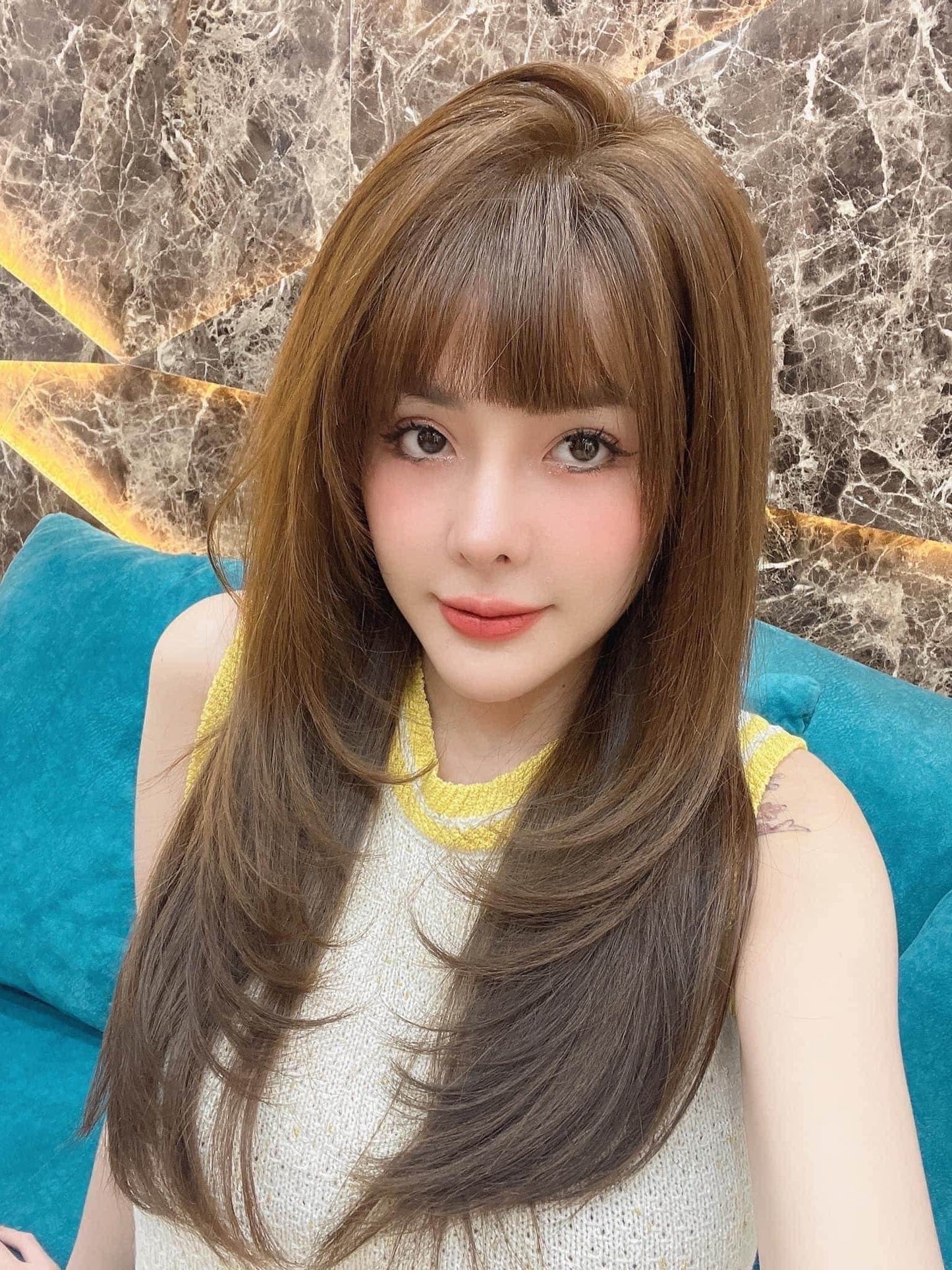 Lavia, 45cm cinnamon brown wig, 18 inches, 150% density, hand-tied monofilament cap, free wig holder