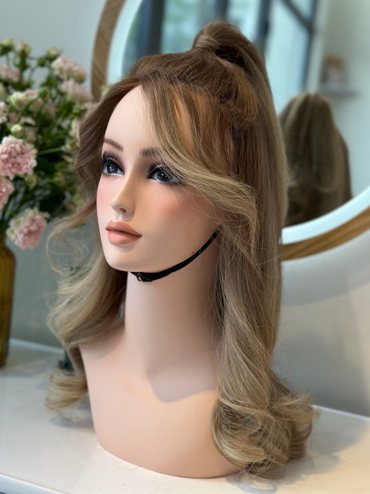 Lavia, milk tea brown with blonde highlight real hair wig hot hair trend, 18 inches (45 cm), 150% density, hand-tied monofilament cap