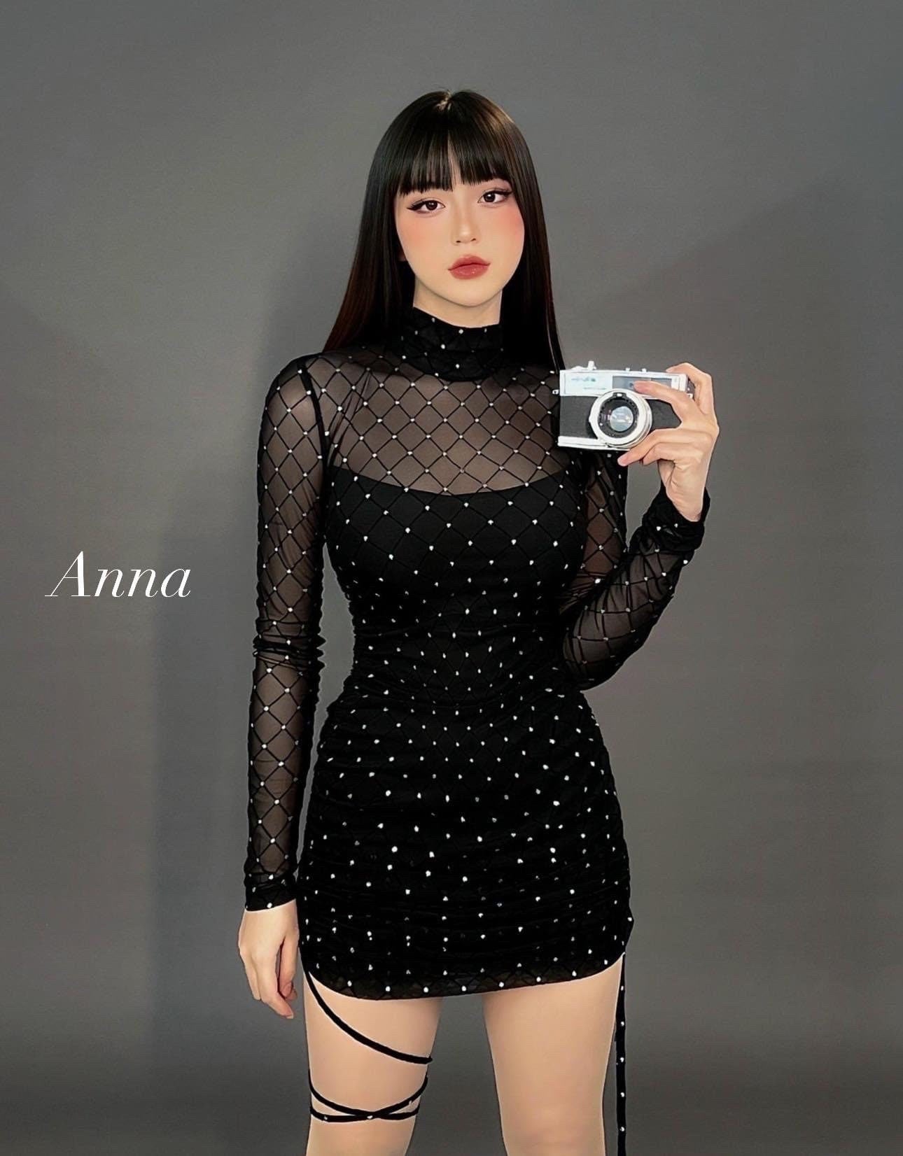 Lavia, Lisa Blackpink inspiration, jet black with front bangs wig, 50cm, 200% density, 2.4gram, hand-tied monofilament 3D silk cap