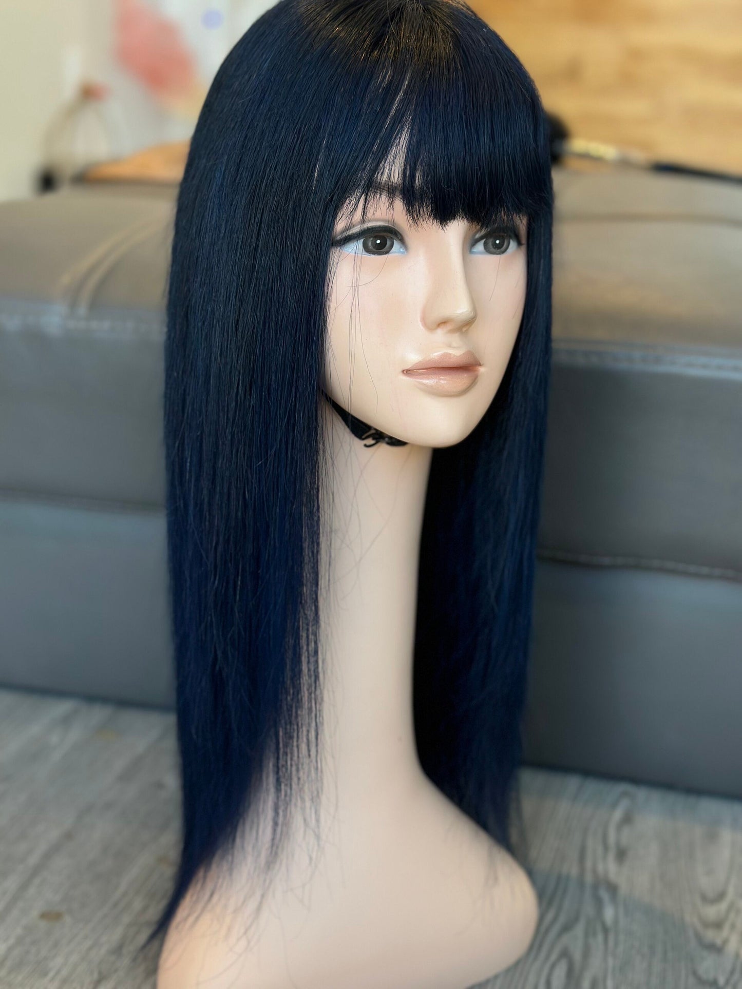 Lavia, blue black wig, 20 inches (50 cm), 130% density, hand-tied monofilament cap