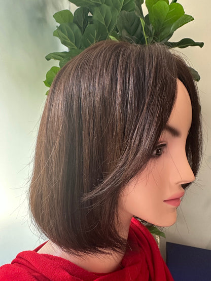 Lavia, Brown bob wig, hand-tied monofilament cap