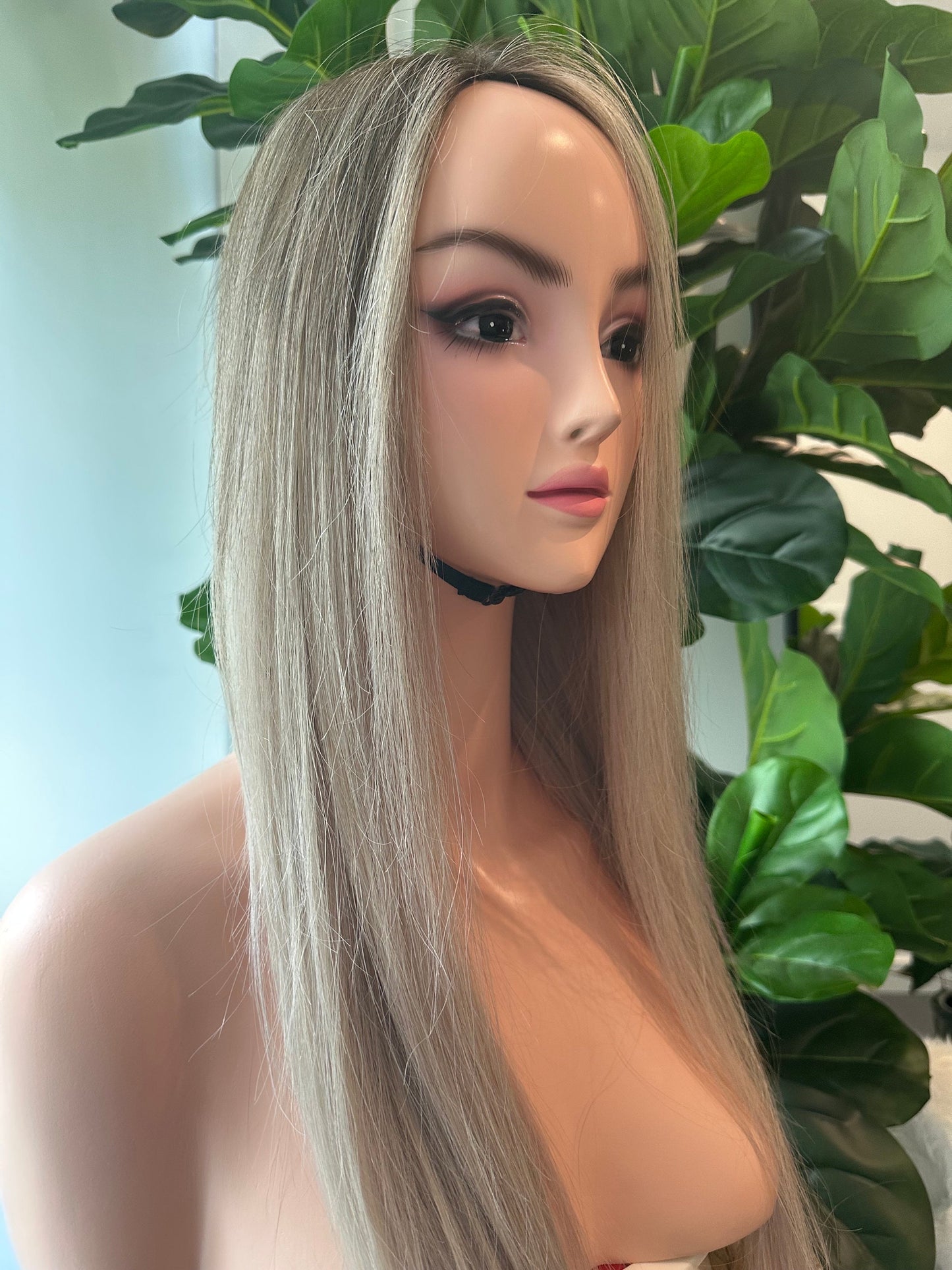 Lavia, champagne blonde wig, 24 inches (60 cm) - 180% density, silk based hand-tied monofilament cap