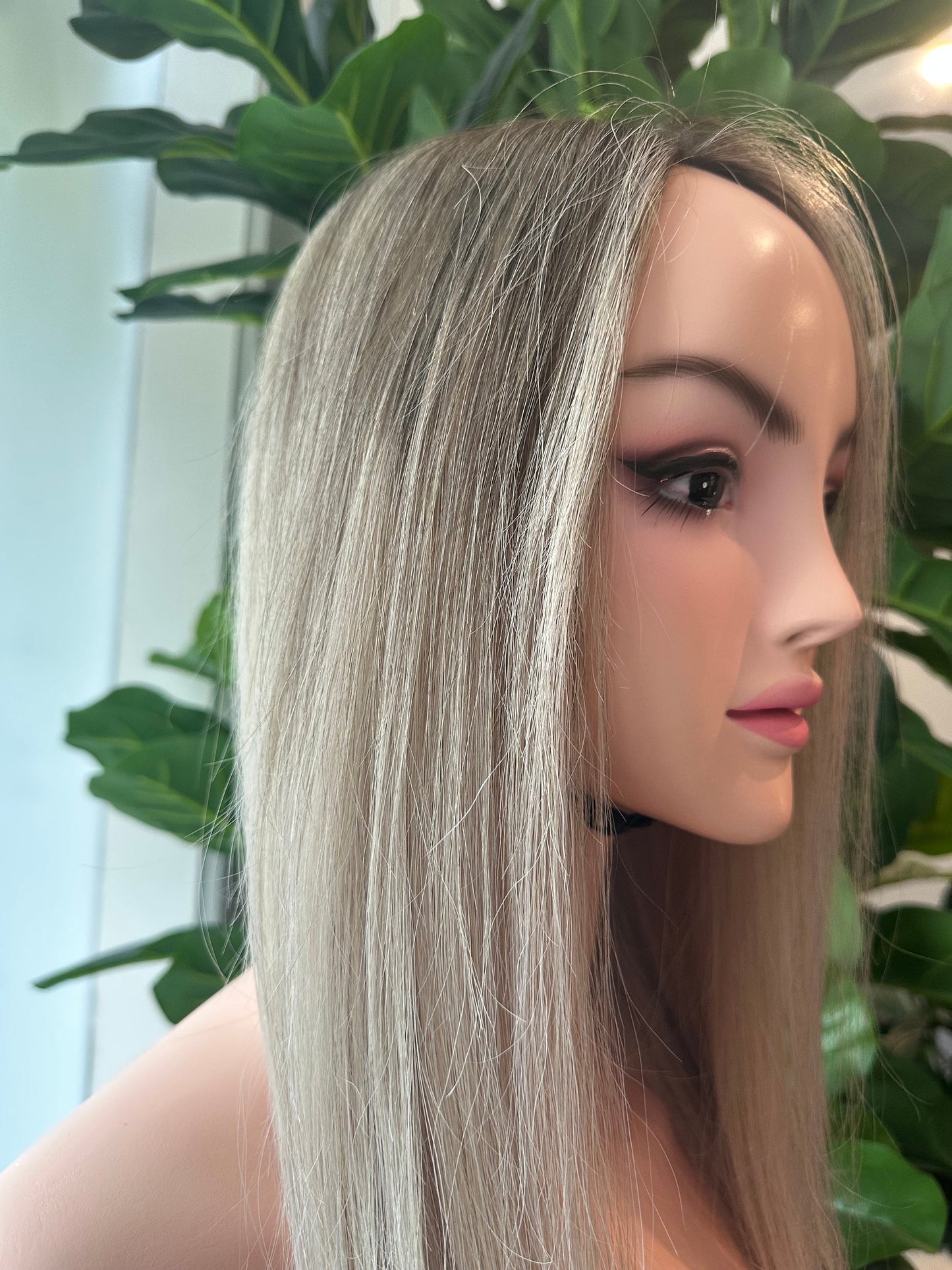 Lavia, champagne blonde wig, 24 inches (60 cm) - 180% density, silk based hand-tied monofilament cap