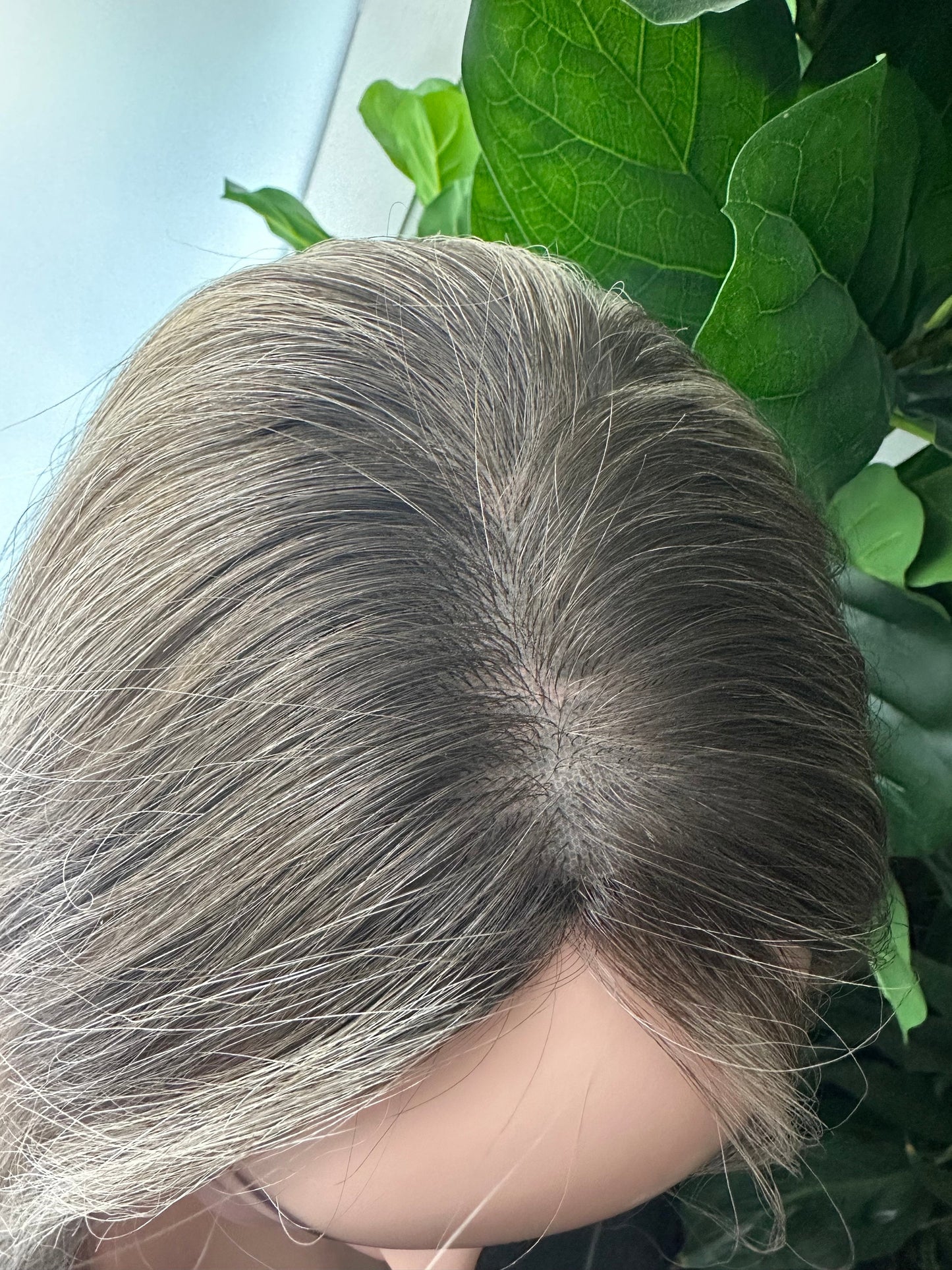 Lavia, champagne blonde wig, 24 inches (60 cm) - 180% density, silk based hand-tied monofilament cap