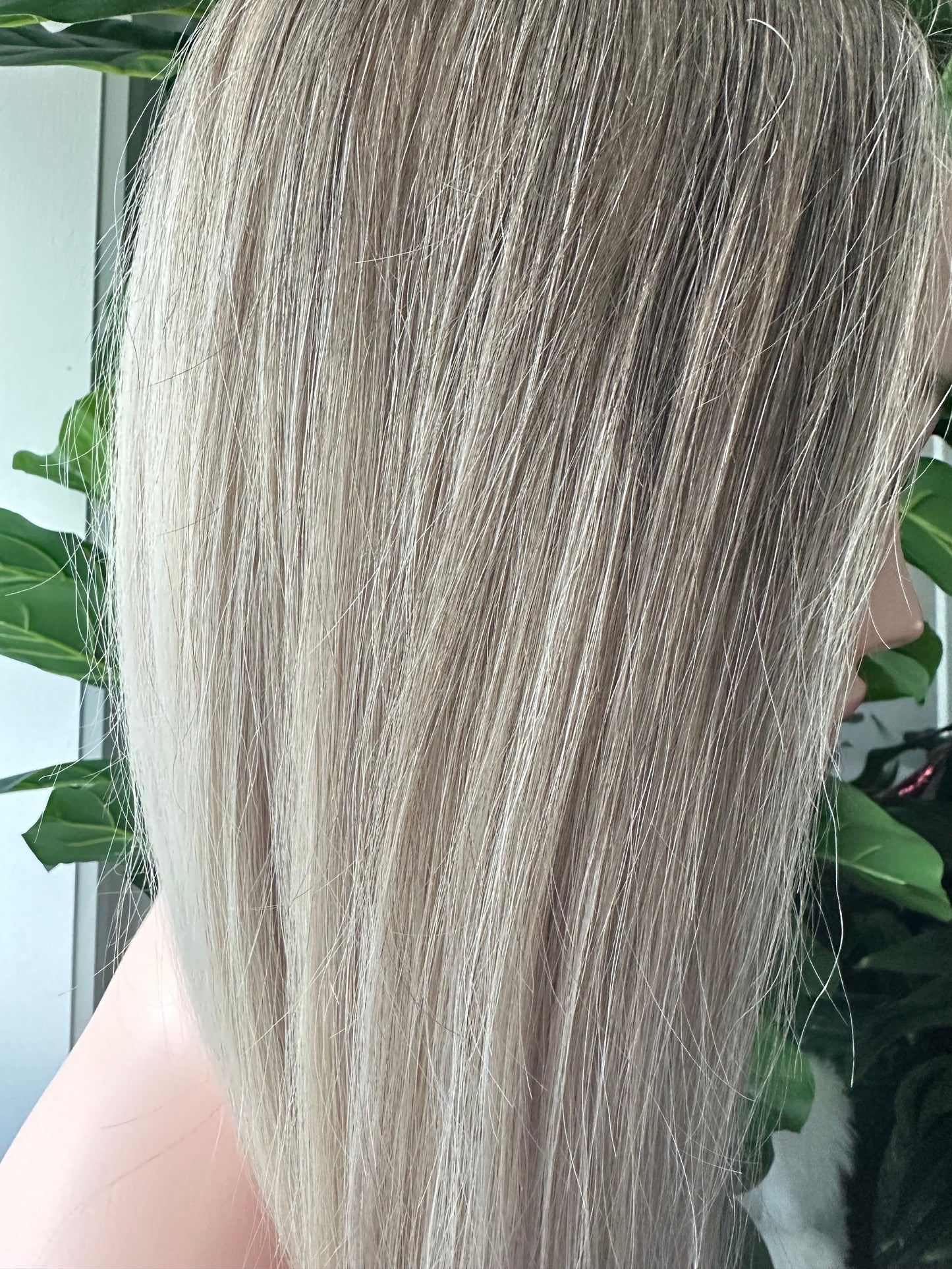 Lavia, champagne blonde wig, 24 inches (60 cm) - 180% density, silk based hand-tied monofilament cap