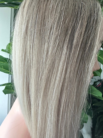 Lavia, champagne blonde wig, 24 inches (60 cm) - 180% density, silk based hand-tied monofilament cap